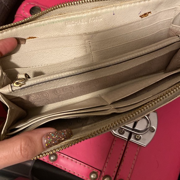 Michael Kors wallet - Picture 3 of 3